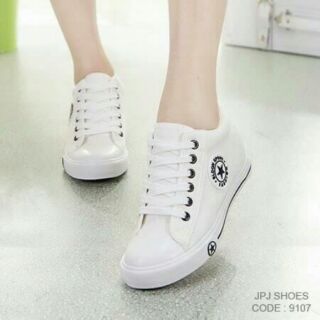 ผ้าใบ Sneaker Converse Style