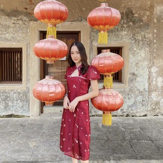 พร้อมส่ง สีแดงทับทิม ผ้าสวยมากๆค่ะ เป็นงานปัก มีซับใน งานเรียบร้อยค่า  Meihua Cheongsam Dress