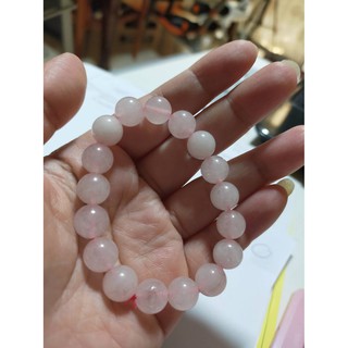 กำไลหินมงคล หินนำโชค หินโรสควอตซ์ (Rose Quartz) สีธรรมชาติแท้ 10 มิล