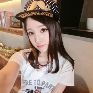 หมวกแฟชั่น ลายmustache และลายจุดสีดำ-ทอง