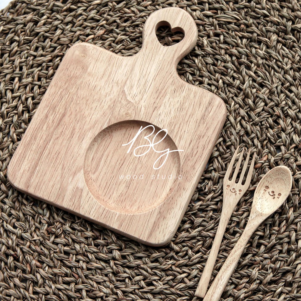 เขียงหัวใจพร้อมหลุม ขนาด 6"x6"(ด้ามจับ2นิ้ว) by BG WOOD STUDIO (ราคาไม่รวมช้อนส้อม)