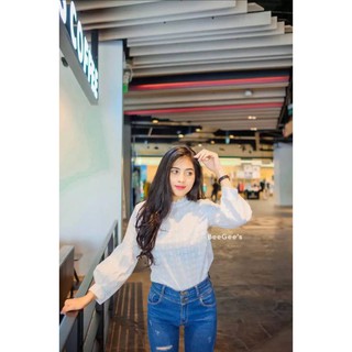 เสื้อผ้าแฟชั่นผูหญิงเสื้อเบลาส์เสื้อทูนิคเสื้อแฟชั้นคอกลมปักฉลุด้นหน้าแขนยาวพองปลายแขน