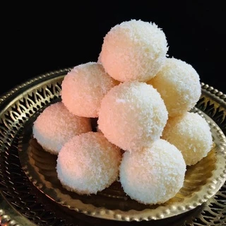 ขนมลาดู ลาดูมะพร้าวนมสด coconut ladoo ถวายพระพิฆเนศ มหาเทพได้ทุกพระองค์ ( กล่อง 3 ชิ้น ขึ้นไป แถมฟรี!! เทียน + กำยาน )