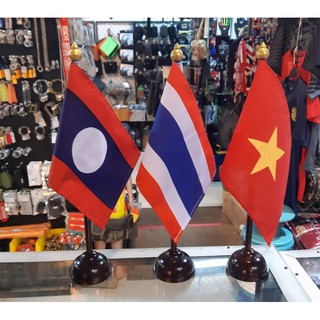 THAILAND VIETNAM LAOS FLAG STANDธงตั้งโต๊ะ ขนาด 14×20cm เสาไม้สนขนาด เส้นผ่านศูนย์กลาง 7.0cm สูง 37cm  made in THAILAND