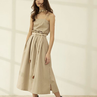 กระโปรงยาว Paper Bag Waist Stella Skirt สีน้ำตาล (L) จากร้าน Motif Official ใหม่ไม่เคยใส่ เอว 29 / สะโพก 38