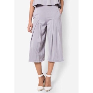 กางเกงห้าส่วน Pleated Front Stellar