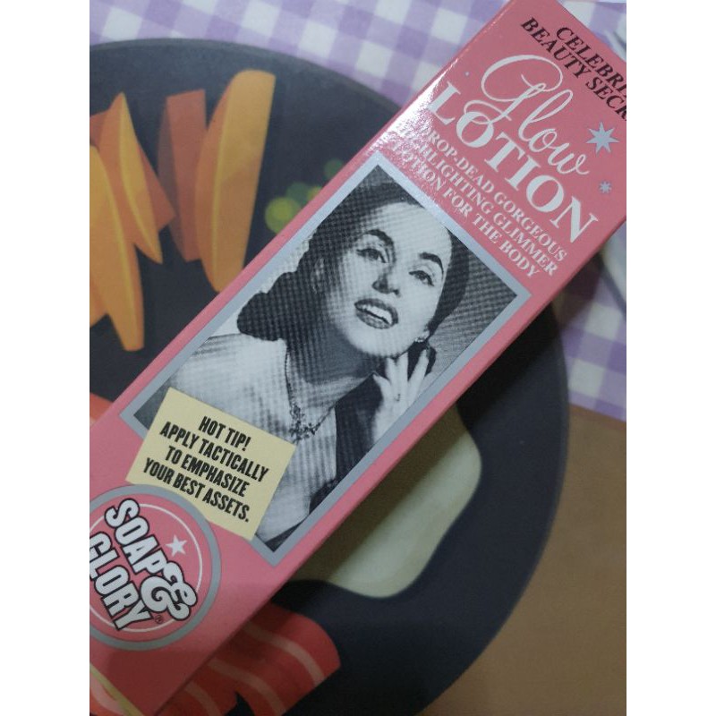 Soap & Glory glow lotion สูตรมีชิมเมอร์ ซื้อจาก Boots Thailand