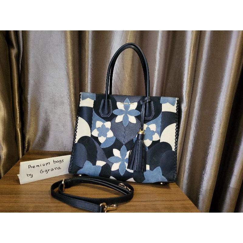 ขายแล้ว [Used] MICHAEL MICHAEL KORS MERCER FLORAL PATCHWORK LEATHER TOTE BLUE