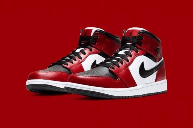 nike air jordan 1 mid chicago