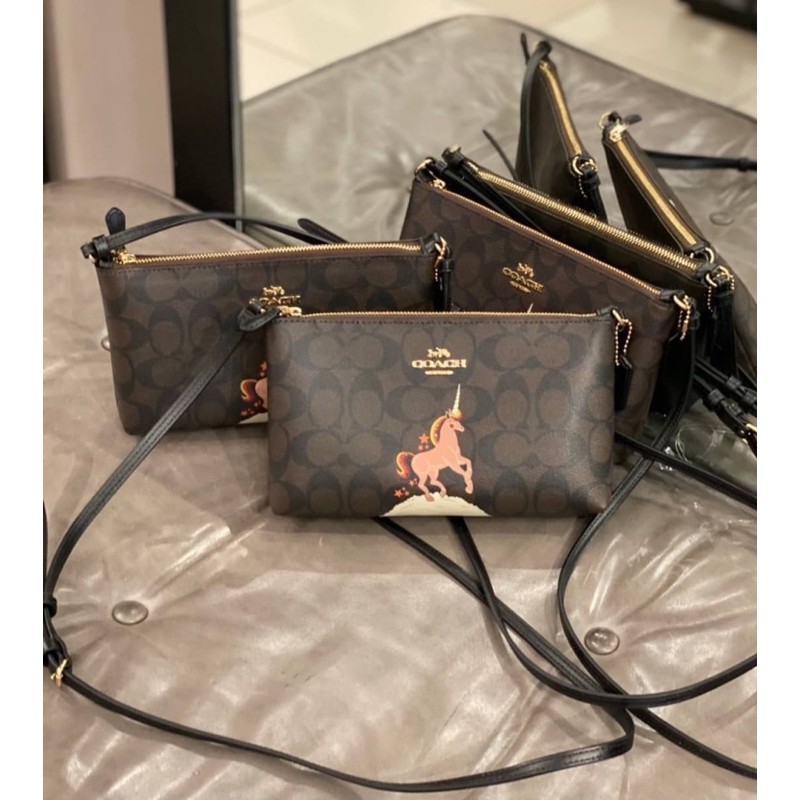 พร้อมส่งแท้💯 COACH ZIP TOP CROSSBODY IN SIGNATURE CANVAS WITH UNICORN (COACH C1654)