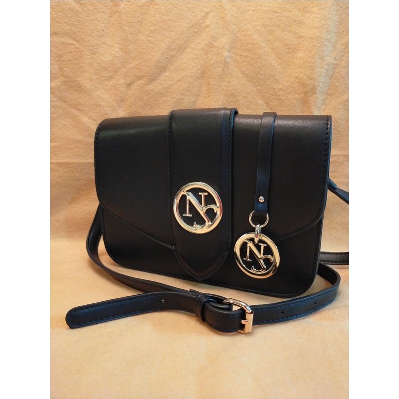 กระเป๋านิสา NISA 9” สีดำ แบรนด์แท้💯 แถมพวงห้อย และผ้าพันกระเป๋าลาย NISA