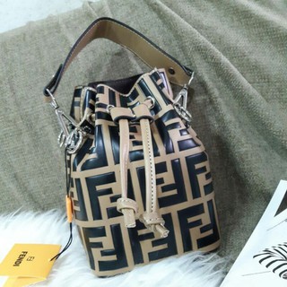 อีกรุ่นที่เด็ดสุด!! หายาก!! RESTOCK!! FENDI GIFT BAG COSMETICS