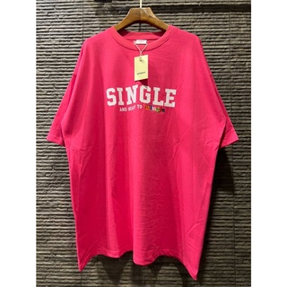 VETEMENTS SINGLE AND READY TO MINGLE T-SHIRT เสื้อยืดคอกลมแขนสั้น แบรนด์เวตมองต์ส สกรีนตัวหนังสือ ปัก mingle multicolor