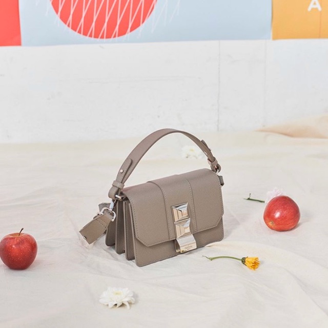 Atreasurebox taupe layer