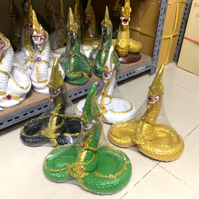 พญานาคราช 4 ตระกูล สีเขียว,สีทอง,สีดำ,สีขาว วางในอ่างบัวได้ เสริมอำนาจบารมี สูง 28 ซม. ปลุกเสกแล้ว