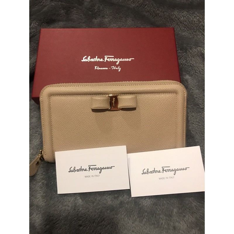 พร้อมส่ง ของใหม่ ของแท้100% กระเป๋าสตางค์แบบยาว Salvatore Ferragamo