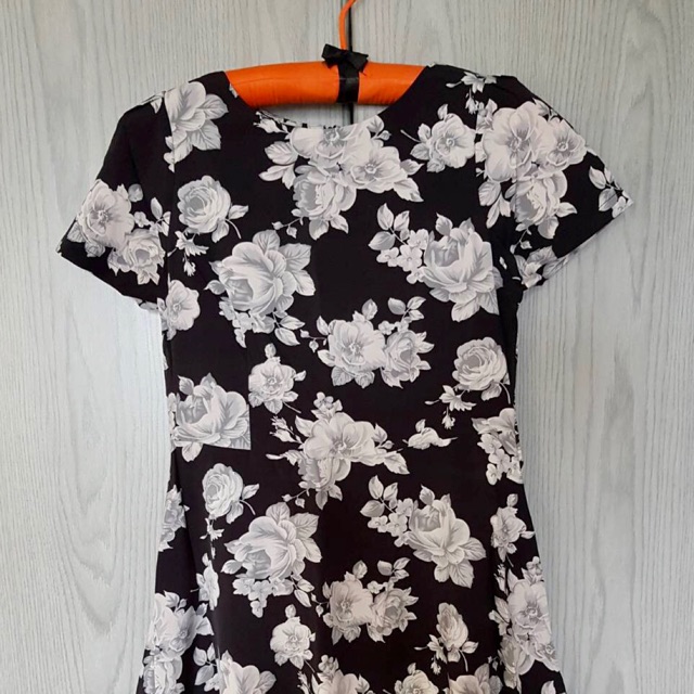 ชุดเดรสสั้น Apps Shop ลายดอก