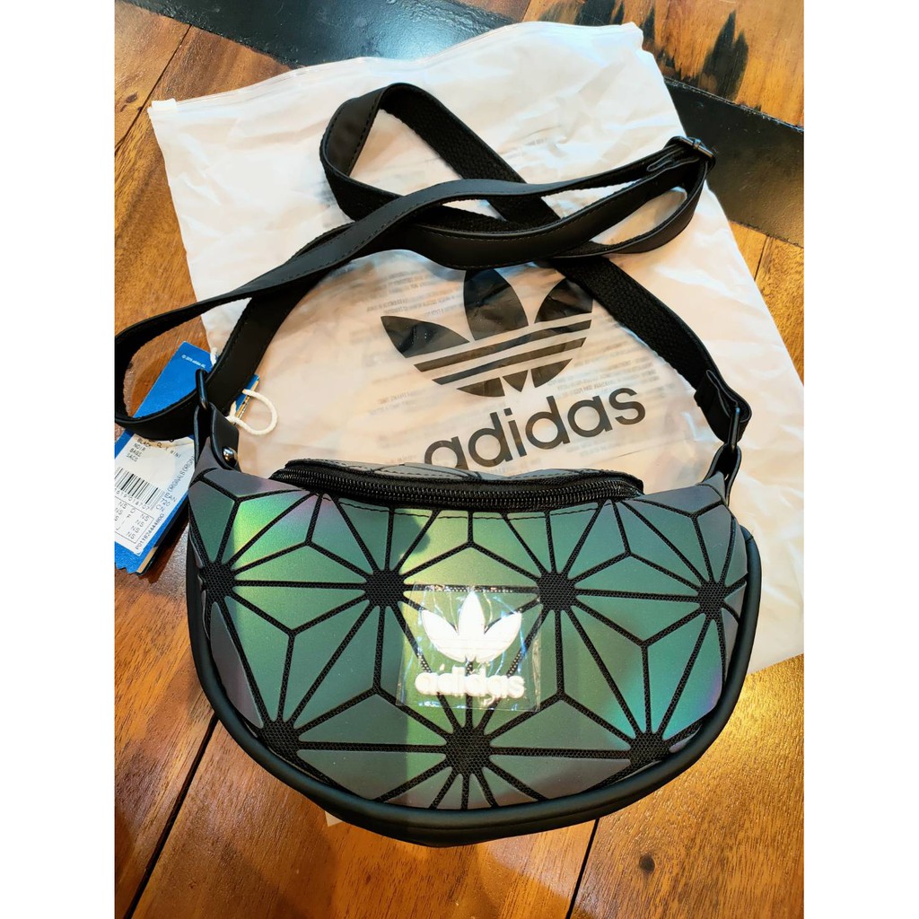 กระเป๋าสะพายข้าง Adidas 3D Mini Crossbody Bag