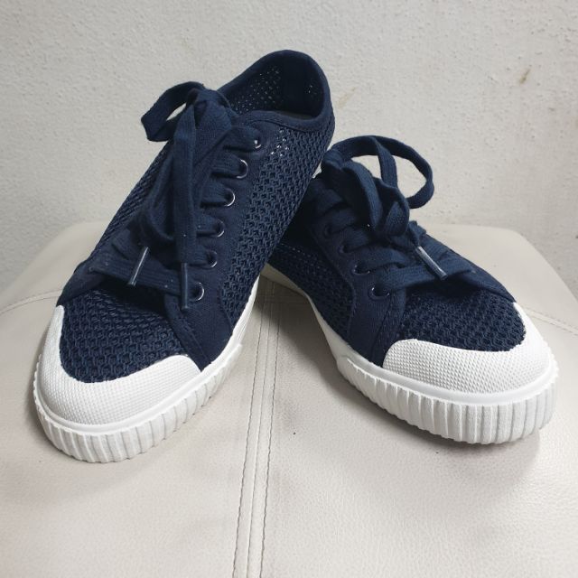 CC double O รองเท้าผ้าใบผ้าตาข่ายสีกรม size37 us6.5 uk4.5 23.5m คนใส่37-38ใส่ได้