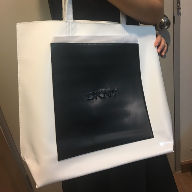 กระเป๋าสะพายข้าง DKNY ของแท้