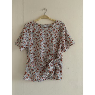 เสื้อผ้าแฟชั่นผู้หญิง  เสื้อพิมพ์ลายดอกไม้  มีผูกโบว์ (อกได้ถึง42นิ้ว)