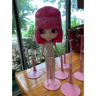 ขาตั้งตุ๊กตาบลาย์ ตุ๊กตาบาร์บี้ สีชมพู งานเคลือบสีชมพูอย่างดี