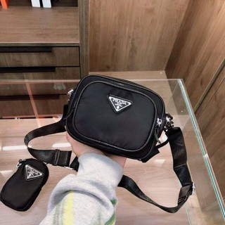 ปราด้า CROSSBODY BAG VIP GIFT WITH PURCHASE กระเป๋าถือหรือสะพาย