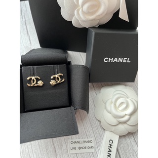 17900 CHANEL2HAND99 CHANEL 22A Camellia Gold CC Logo Stud Earrings ต่างหู Earring