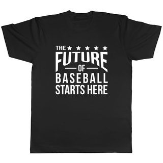 เสื้อยืดผ้าฝ้ายพิมพ์ลายแฟชั่น เสื้อยืดลําลอง ผ้าฝ้าย พิมพ์ลาย The Future Of Baseball Starts Heres แฟชั่นสําหรับผู้ชาย