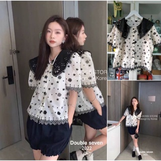 เสื้อคอปกสีดำ ขอบเล่นลูกเล่น ช่วงปกฉลุดอกไม้ ตัวเนื้อผ้าเป็นงานปักแน่นๆ ไม่ใช่สกรีนน๊า มีมิตินูน 3 D