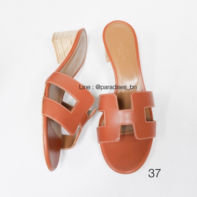 New hermes oasis sandals 37 gold