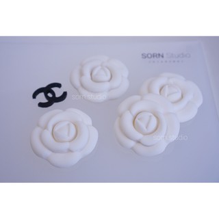 น้ำตาลตกแต่งเค้ก "ดอกคามิลเลีย" (4 ชิ้น)  Camellia flower น้ำตาลปั้นตกแต่งเค้ก ถ่ายจากสินค้าจริง