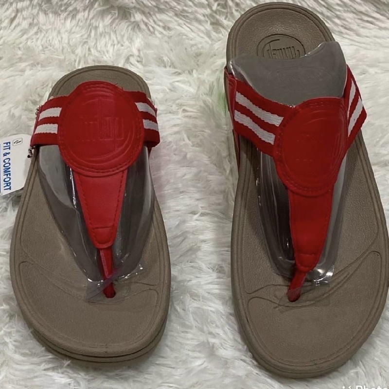รองเท้า Fitflopของผู้หญิงเพิ่งเข้ามาใหม่ขายดีทุกสีสองถึงสามวันได้รับสินค้าสินค้าตามรูปภาพเลยจ้า