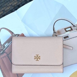 📌Tory burch charter medium flap wallet กระเป๋าสตางค์ใบกลาง ขนาดกำลังพอดี มาพร้อมช่องใส่บัตร ใส่เหรียญค่ะรุ่นนี้