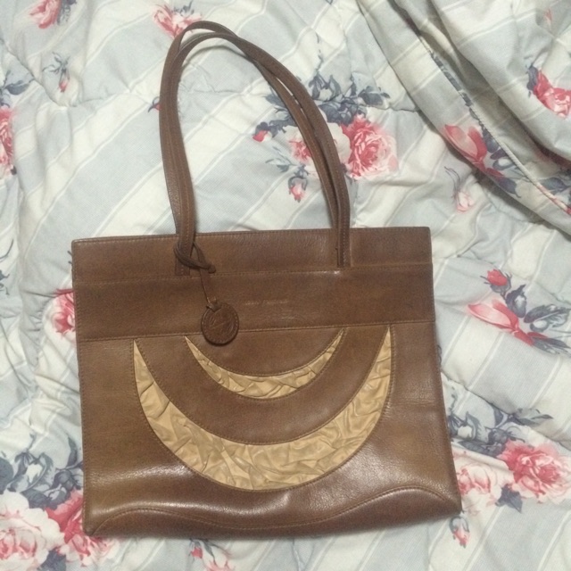 กระเป๋าสะพายหนังแท้ Louis Fontaine