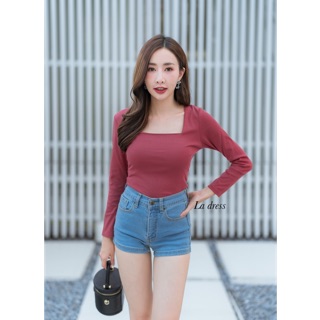 เสื้อแขนยาวคอเหลี่ยม