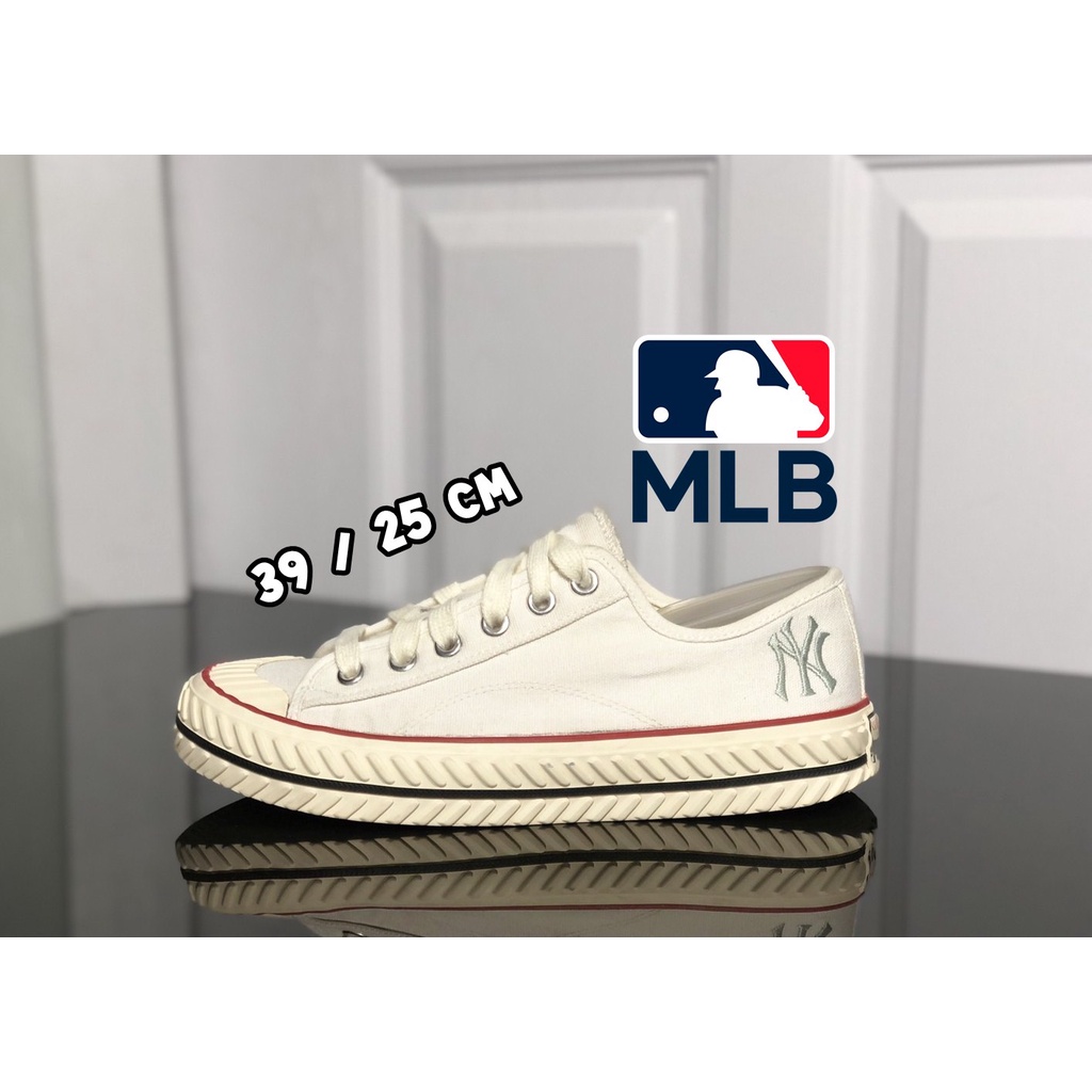 รองเท้าลำลอง MLB New York Yankees Size 39 ของแท้ มือสอง