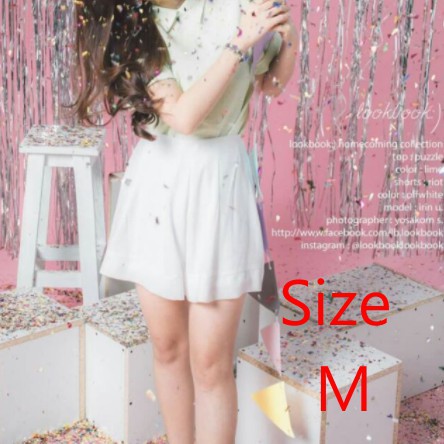 Size M Riot shorts white