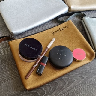 Cosmetic bag ( กระเป๋าใส่เครื่องสำอาง) ราคา 120 บาท ฟรีสลักชื่อด้วยเลเซอร์ได้ถึง 10 ตัวอักษรค่า  เพิ่มลายกราฟฟิกได้น้า