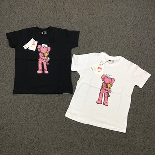 Uniqlo X KAWS PINK BFF เสื้อยืด สีดํา และสีขาว พรีเมี่ยม ของแท้ BESTSELLER