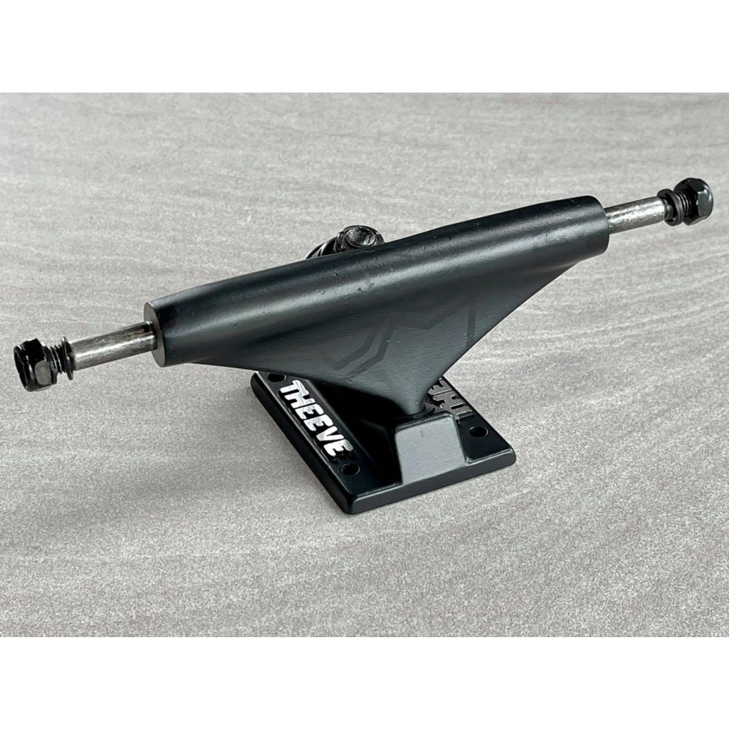 Theeve 5.5 CSX Classix Black Skateboard Truck