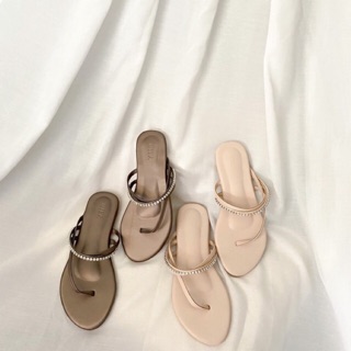 Macus sandals รองเท้าแตะหูหนีบ สายคาดเพชร พร้อมส่ง (Wila shoes)