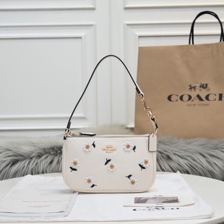 กระเป๋า COACH รุ่น 3356 (เดซี่ขาว)