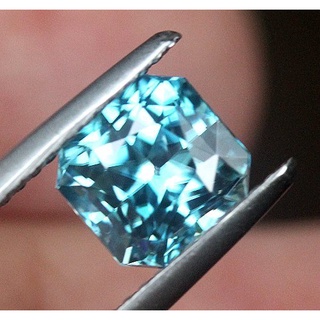 พลอยเพทาย(Blue Zircon) นน2.95กะรัต