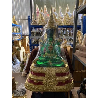 พระเเก้วมรกต กว้าง12นิ้ว สูง20นิ้ว เนื้อเรซิ่นใส