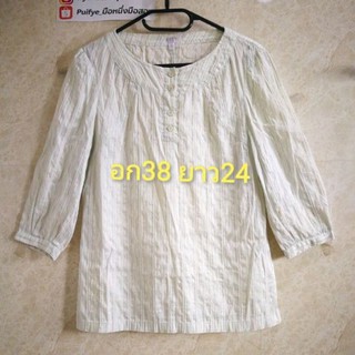 มือ2 เสื้อแฟชั่นผ้าโพลีเอส​เตอร์​สีเขียวอ่อน ขนาด​ตาม​รูป​