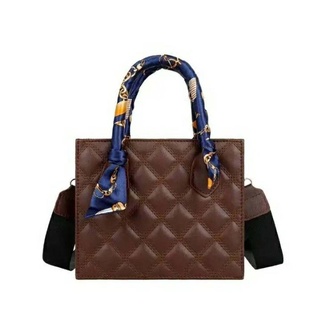 กระเป๋าแฟชั่นผู้หญิงสะพายไหล่ crossbody คาดลำตัว ราคาถูกที่สุด B62   กระเป๋าแฟชั่น  มี 1 สี    สีน้ำตาล  ส่งฟรี