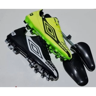 รองเท้าสตั๊ดเตะฟุตบอล umbro สินค้าพร้อมส่งนิ่มใส่สบายงานสวยคุณภาพดี
