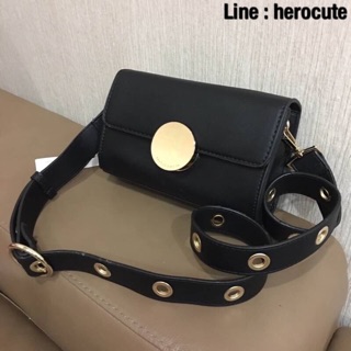 CHARLES &amp; KEITH CIRCULAR BUCKLE CROSSBODY 2017 ของแท้ ราคาถูก