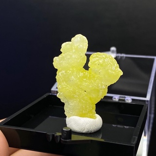 Rare item ⚡️5cm Specimen Box "Lemon Brucite" from Pakistan 🐓